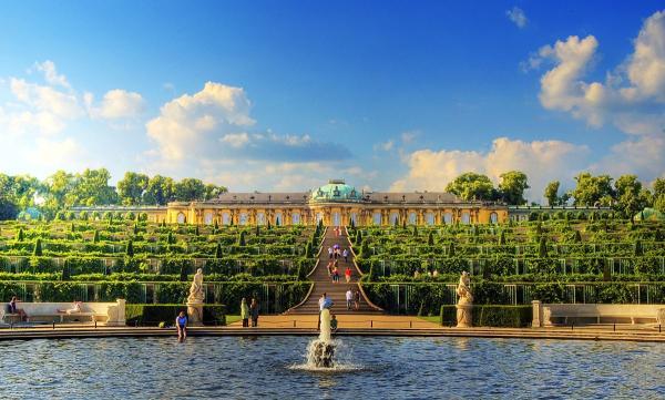 کاخ سانسوشی، کاخی که پنجره هایش دید ندارد ، آلمان