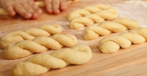 طرز تهیه خمیر پیراشکی با خمیر مایه طرز تهیه خمیر پیراشکی با خمیر مایه