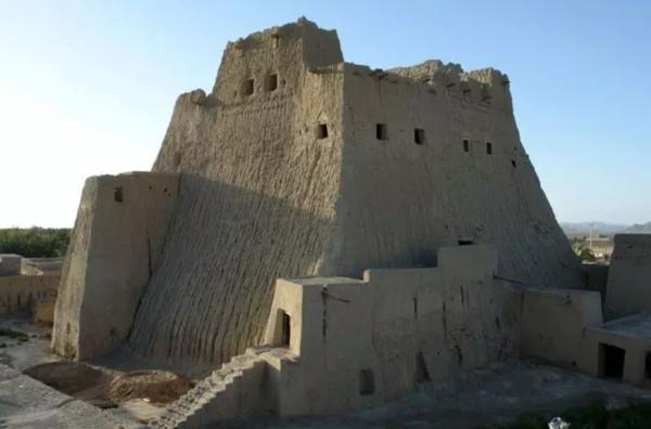 قلعه اسرارآمیز سب، جاذبه تاریخی سیستان و بلوچستان