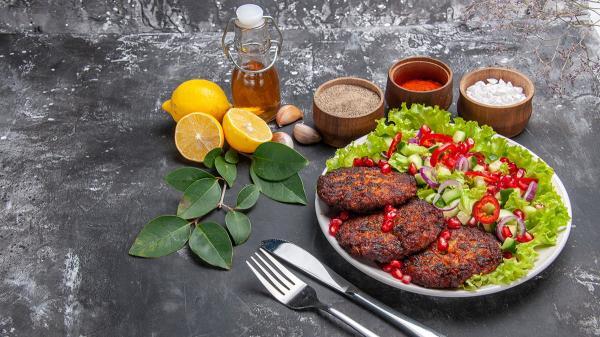 طرز تهیه کتلت رستورانی با گوشت چرخ کرده طرز تهیه کتلت رستورانی با گوشت چرخ نموده